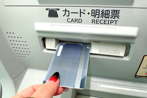 レイクカードとATM